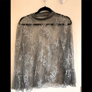 Beautiful lace Pol Silver top